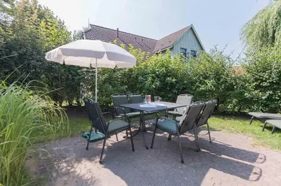 Ein Garten an der Unterkunft Ferienhaussiedlung Strandperlen Sanddornhof 6a (Typ VII)