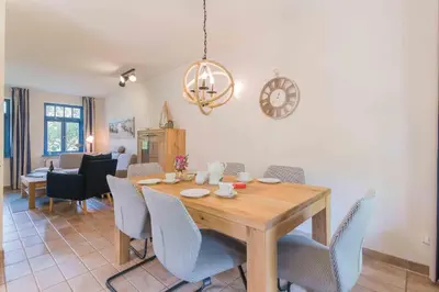 Ein Sitzbereich in der Unterkunft Ferienhaussiedlung Strandperlen Sanddornhof 6a (Typ VII)