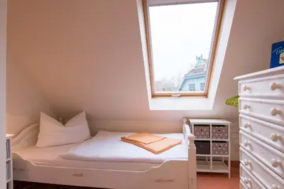 Ein Bett oder Betten in einem Zimmer der Unterkunft Ferienhaussiedlung Strandperlen Sanddornhof 7a (Typ VIII)