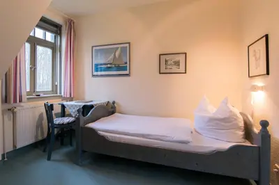 Ein Bett oder Betten in einem Zimmer der Unterkunft Ferienhaussiedlung Strandperlen Sanddornhof 8a (Typ VII)