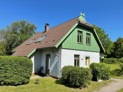 Das Gebäude in dem sich das Ferienhaus befindet