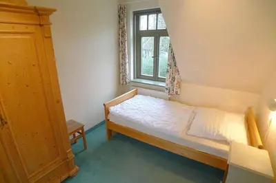 Ein Bett oder Betten in einem Zimmer der Unterkunft Ferienhaussiedlung Strandperlen Sanddornhof 8b (Typ IX)