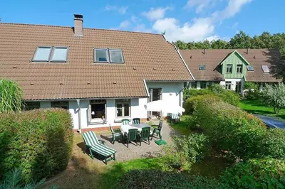 Ein Garten an der Unterkunft Ferienhaussiedlung Strandperlen Sanddornhof 8b (Typ IX)