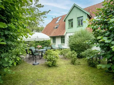 Ein Garten an der Unterkunft Ferienhaussiedlung Strandperlen Sanddornhof 3b (Typ VI)
