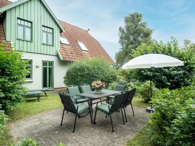 Ein Garten an der Unterkunft Ferienhaussiedlung Strandperlen Sanddornhof 3b (Typ VI)