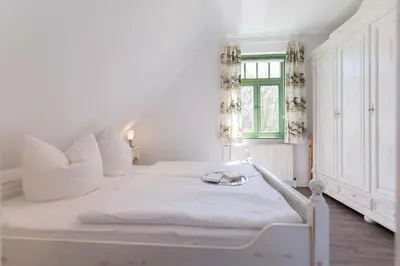 Ein Bett oder Betten in einem Zimmer der Unterkunft Ferienhaussiedlung Strandperlen Sanddornhof 3c (Typ II)