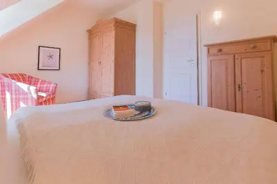 Ein Bett oder Betten in einem Zimmer der Unterkunft Ferienhaussiedlung Strandperlen Küstenhof 3b (Typ V)