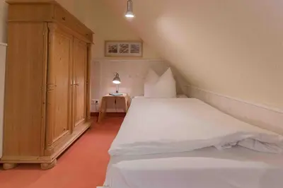 Ein Bett oder Betten in einem Zimmer der Unterkunft Ferienhaussiedlung Strandperlen Küstenhof 3b (Typ V)