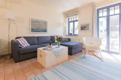 Ein Sitzbereich in der Unterkunft Ferienhaussiedlung Strandperlen Küstenhof 3b (Typ V)