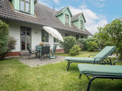 Ein Garten an der Unterkunft Ferienhaussiedlung Strandperlen Küstenhof 2b (Typ V)