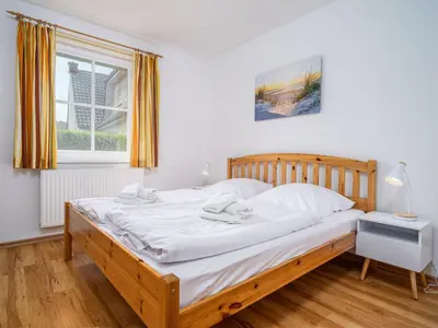 Ein Bett oder Betten in einem Zimmer der Unterkunft Haus MEERESRAUSCHEN Whg. MR-1