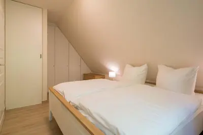 Ein Bett oder Betten in einem Zimmer der Unterkunft Ferienhaussiedlung Strandperlen Buchenhof 6a (Typ III)