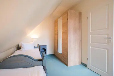 Ein Bett oder Betten in einem Zimmer der Unterkunft Ferienhaussiedlung Strandperlen Sanddornhof 5a (Typ IV)