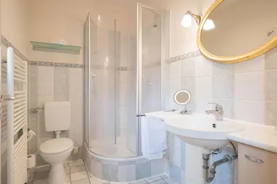 Ein Badezimmer in der Unterkunft Ferienhaussiedlung Strandperlen Sanddornhof 5a (Typ IV)