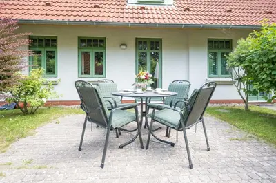Ein Garten an der Unterkunft Ferienhaussiedlung Strandperlen Küstenhof 1c (Typ V)