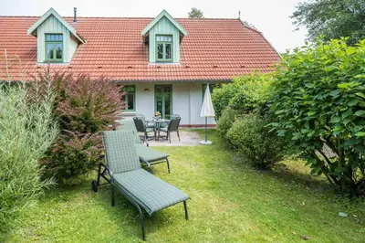 Ein Garten an der Unterkunft Ferienhaussiedlung Strandperlen Küstenhof 1c (Typ V)