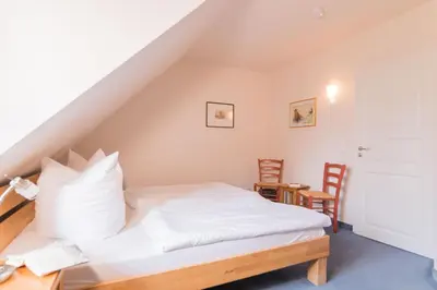 Ein Bett oder Betten in einem Zimmer der Unterkunft Ferienhaussiedlung Strandperlen Küstenhof 1c (Typ V)