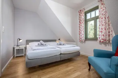Ein Bett oder Betten in einem Zimmer der Unterkunft Ferienhaussiedlung Strandperlen Küstenhof 2a (Typ IV)