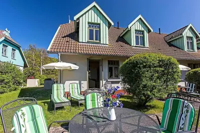 Das Gebäude in dem sich das Ferienhaus befindet