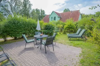 Ein Garten an der Unterkunft Ferienhaussiedlung Strandperlen Küstenhof 3a (Typ IV)