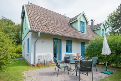 Das Gebäude in dem sich das Ferienhaus befindet