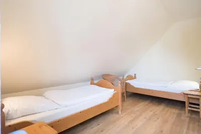 Ein Bett oder Betten in einem Zimmer der Unterkunft Ferienhaussiedlung Strandperlen Küstenhof 3a (Typ IV)