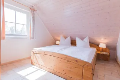 Ein Bett oder Betten in einem Zimmer der Unterkunft Haus WINDFLÜCHTER Whg. LF 5.2