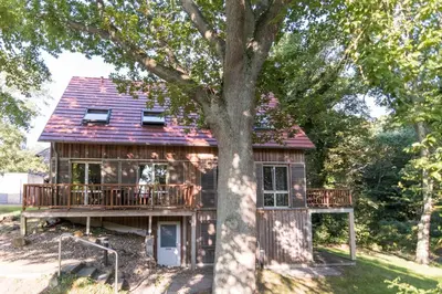 Das Gebäude in dem sich die Ferienwohnung befindet