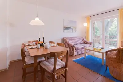 Ein Sitzbereich in der Unterkunft Landhaus DADDELDU Whg. V-D1 (vorne)