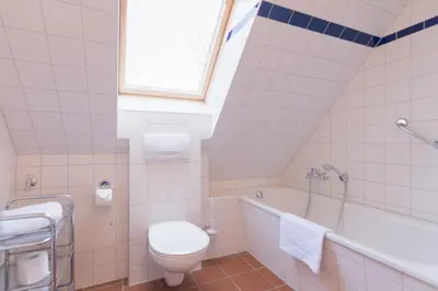 Ein Badezimmer in der Unterkunft Landhaus DADDELDU Whg. V-D1 (vorne)