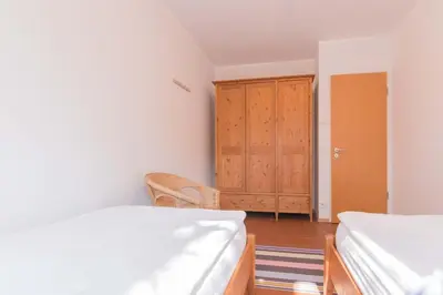 Ein Bett oder Betten in einem Zimmer der Unterkunft Landhaus DADDELDU Whg. V-D2 (hinten)