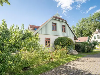 Das Gebäude in dem sich das Ferienhaus befindet