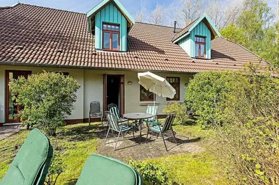 Ein Garten an der Unterkunft Ferienhaussiedlung Strandperlen Buchenhof 5b (Typ V)