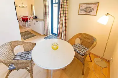 Ein Sitzbereich in der Unterkunft Ferienhaussiedlung Strandperlen Weidenhof 5a (Typ VII)