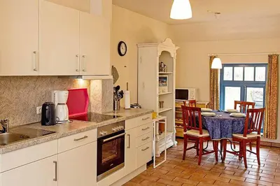 Küche/Küchenzeile in der Unterkunft Ferienhaussiedlung Strandperlen Weidenhof 8b (Typ V)