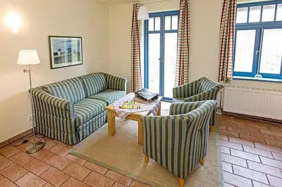 Ein Sitzbereich in der Unterkunft Ferienhaussiedlung Strandperlen Weidenhof 8c (Typ V)