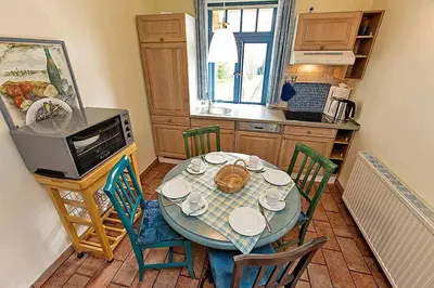 Küche/Küchenzeile in der Unterkunft Ferienhaussiedlung Strandperlen Weidenhof 8d (Typ IV)