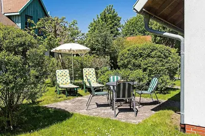 Ein Garten an der Unterkunft Ferienhaussiedlung Strandperlen Weidenhof 8d (Typ IV)