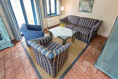 Ein Sitzbereich in der Unterkunft Ferienhaussiedlung Strandperlen Weidenhof 8d (Typ IV)