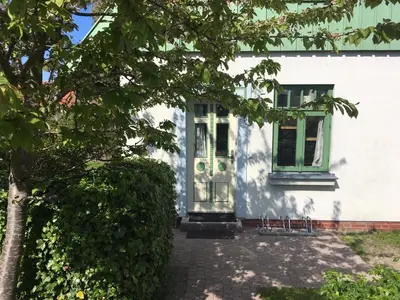 Das Gebäude in dem sich das Ferienhaus befindet