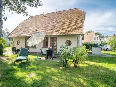 Ein Garten an der Unterkunft Ferienhaussiedlung Strandperlen Weidenhof 4a (Typ III)