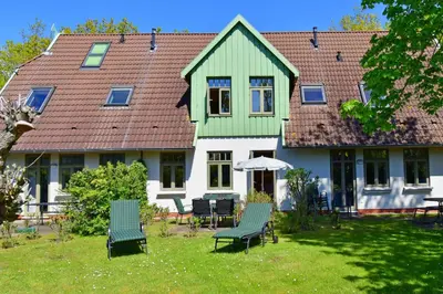 Ein Garten an der Unterkunft Ferienhaussiedlung Strandperlen Sanddornhof 7b (Typ VI)