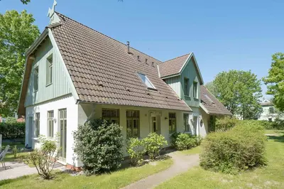 Das Gebäude in dem sich das Ferienhaus befindet