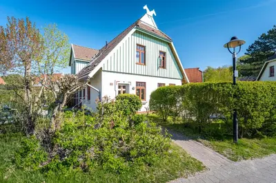 Ein Garten an der Unterkunft Ferienhaussiedlung Strandperlen Sanddornhof 2d (Typ I)