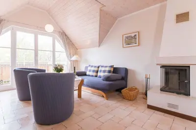 Ein Sitzbereich in der Unterkunft Haus WINDFLÜCHTER Whg. LF 6.2