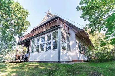 Das Gebäude in dem sich das Ferienhaus befindet