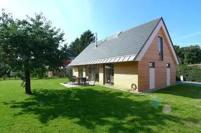 Ein Garten an der Unterkunft Haus LICHT AND MOOR