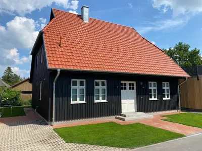 Das Gebäude in dem sich das Ferienhaus befindet