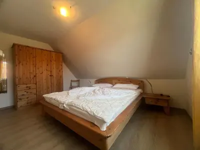 Ein Bett oder Betten in einem Zimmer der Unterkunft to Hus