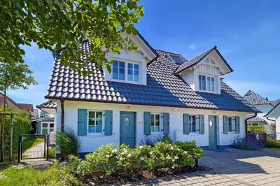 Das Gebäude in dem sich das Ferienhaus befindet